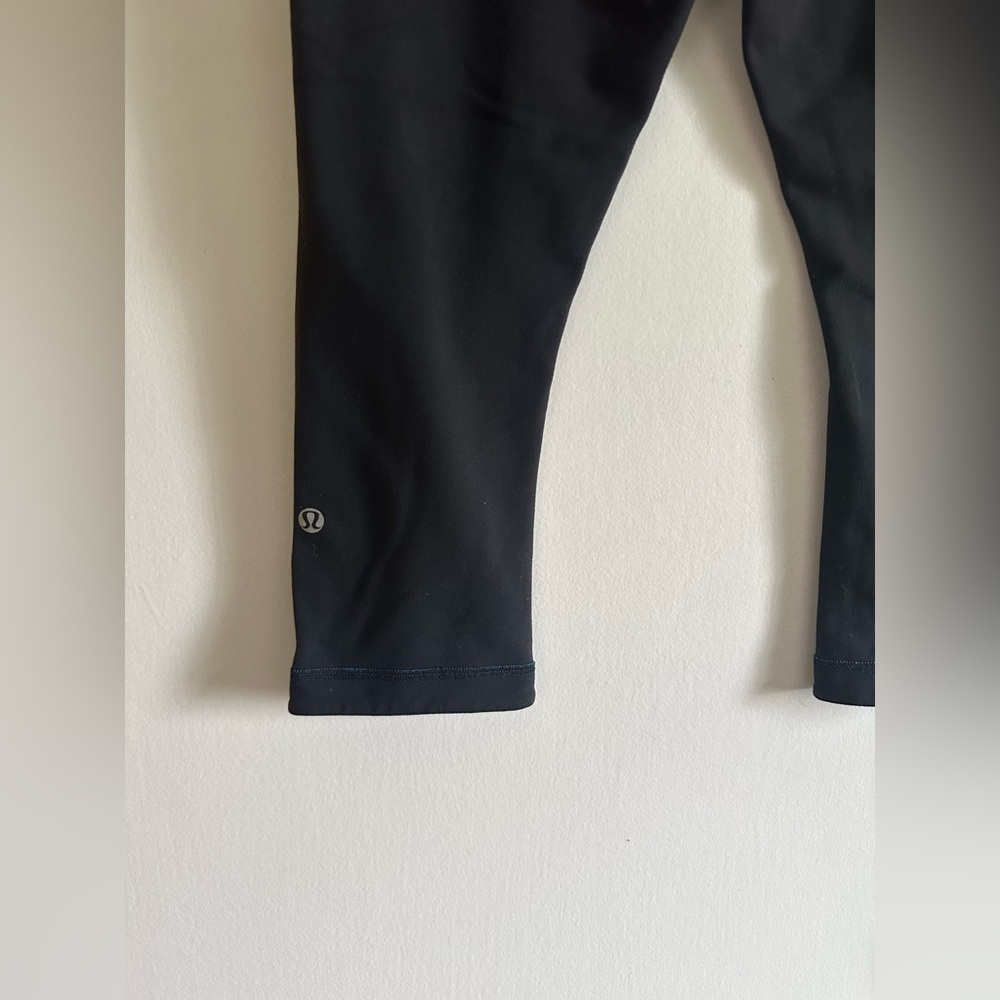 Lululemon Athletica Reversible Beaming Blue/Black Wunder Under Crop size 6 - Picture 11 of 14